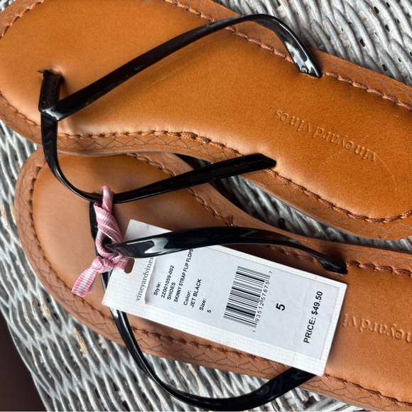 Vineyard Vines Black Skinny Strap Patent Leather Flip Flops 🐳 - Picture 4 of 5